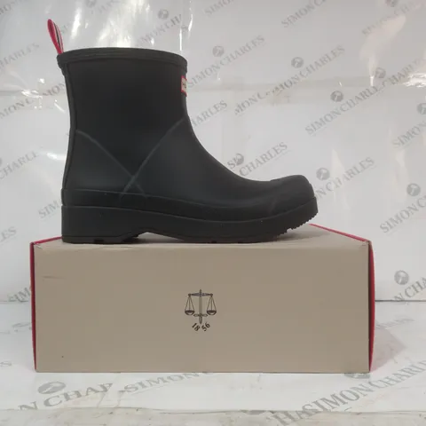 BOXED PAIR OF HUNTER ORIGINAL PLAY BOOTS IN BLACK UK SIZE 10