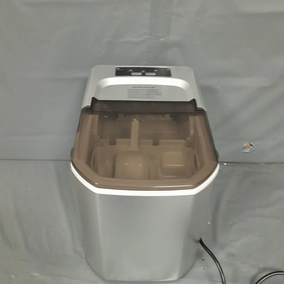 PORTABLE AUTOMATIC ICE MAKER