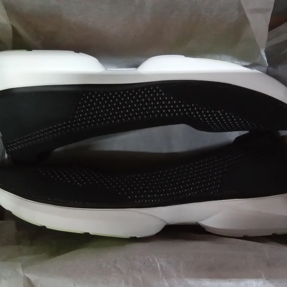 BOX CONTAINING 6 PAIRS OF VIONIC SHOES INCLUDING 5 × KALLIE BALRNA SUN 1× SIZE 5.5 4 × SIZE 6, KALLIE BALRNA LACK SIZE 8