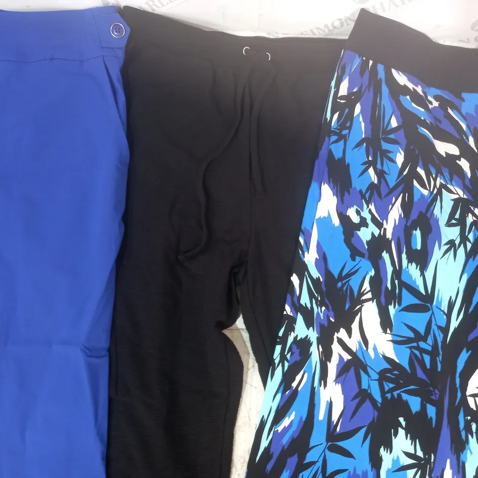 BOX OF APPROXIMATELY 15 ASSORTED CLOTHING AND FASHION ITEMS IN VARIOUS STYLES AND SIZES TO INCLUDE JULIEN MACDONALD, NINA LEONARD, ETC