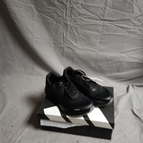 ADIDAS BLACK SNEAKERS – BOXED UK6