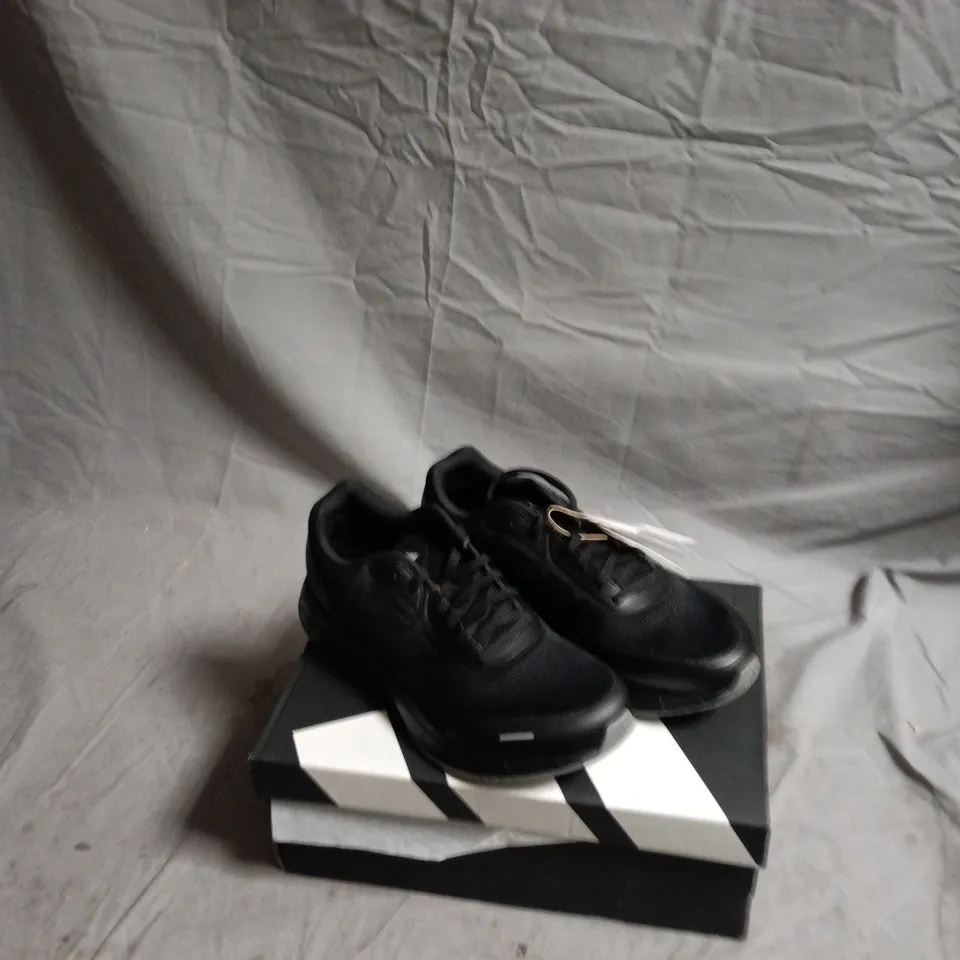 ADIDAS BLACK SNEAKERS – BOXED UK6