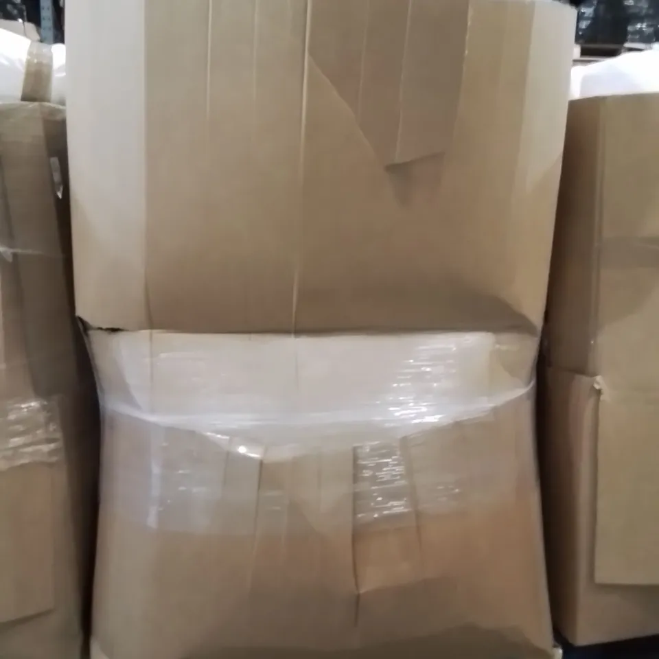PALLET CONTAINING A VERY LARGE QUANTITY OF BLANKETS