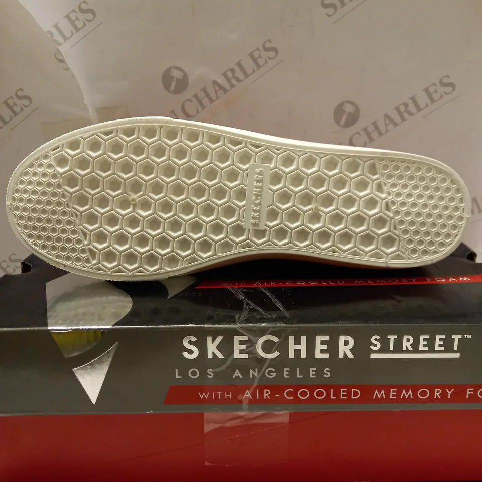 SKECHERS BLUSH POPPY BREEZE TRAINERS - SIZE 8