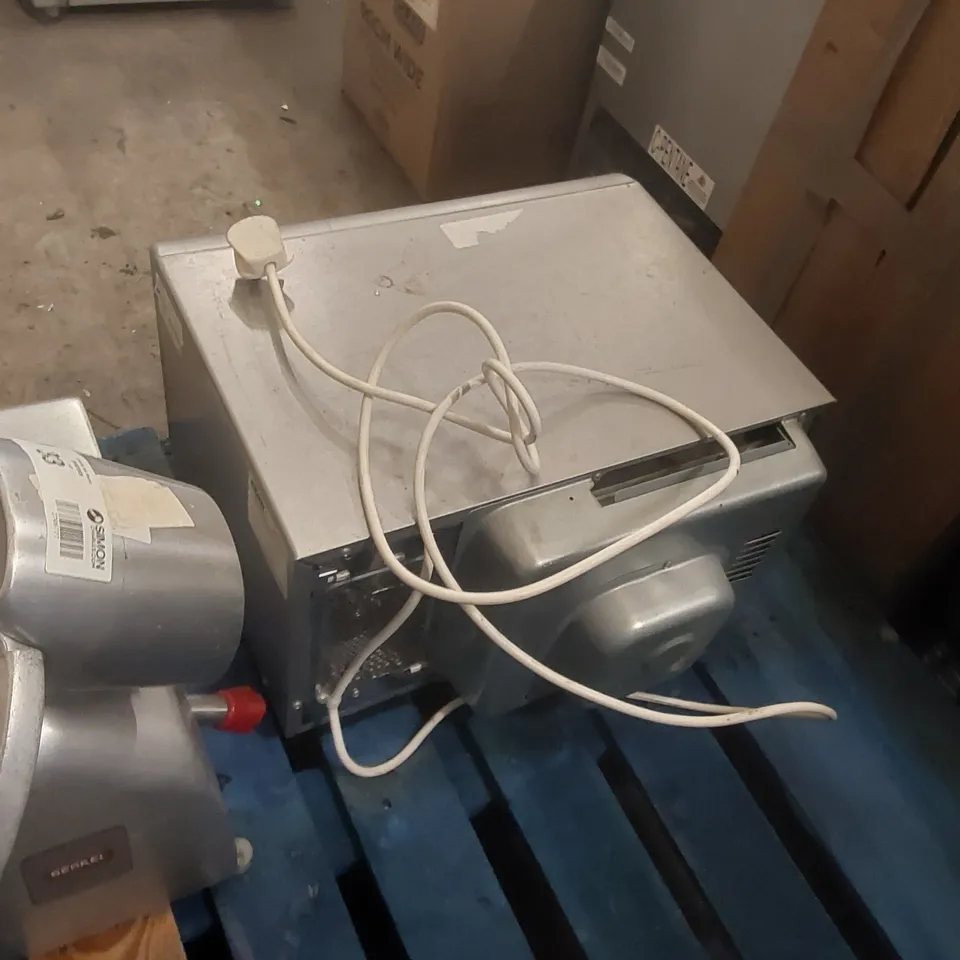 SHARP 900W MICROWAVE OVEN