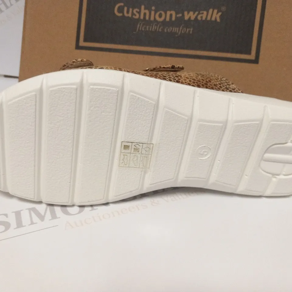 BOXED PAIR OF CUSHION WALK STRAPPY SANDALS IN GOLD - 5