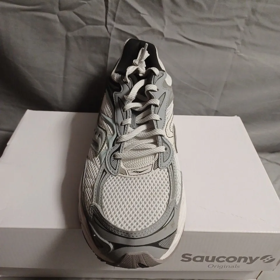 BOXED PAIR OF SAUCONY ORIGINALS SNEAKERS – UK SIZE 9
