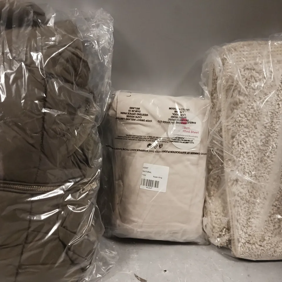 BOX OF APPROXIMATELY 5 ASSORTED ITEMS TO INCLUDE - BATHMAT , DEEP FITTED SHEET SUPERKING , PUFFER JACKET SIZE 14 ETC