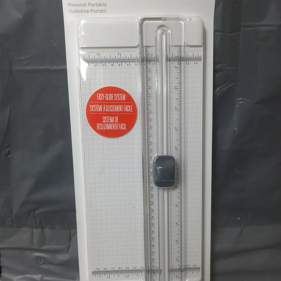 SEALED CRICUT PORTABLE TRIMMER 