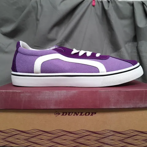 BOX OF APPROX 12 ASSORTED DUNLOP EZRA TRAINERS IN PURPLE - SIZE 6