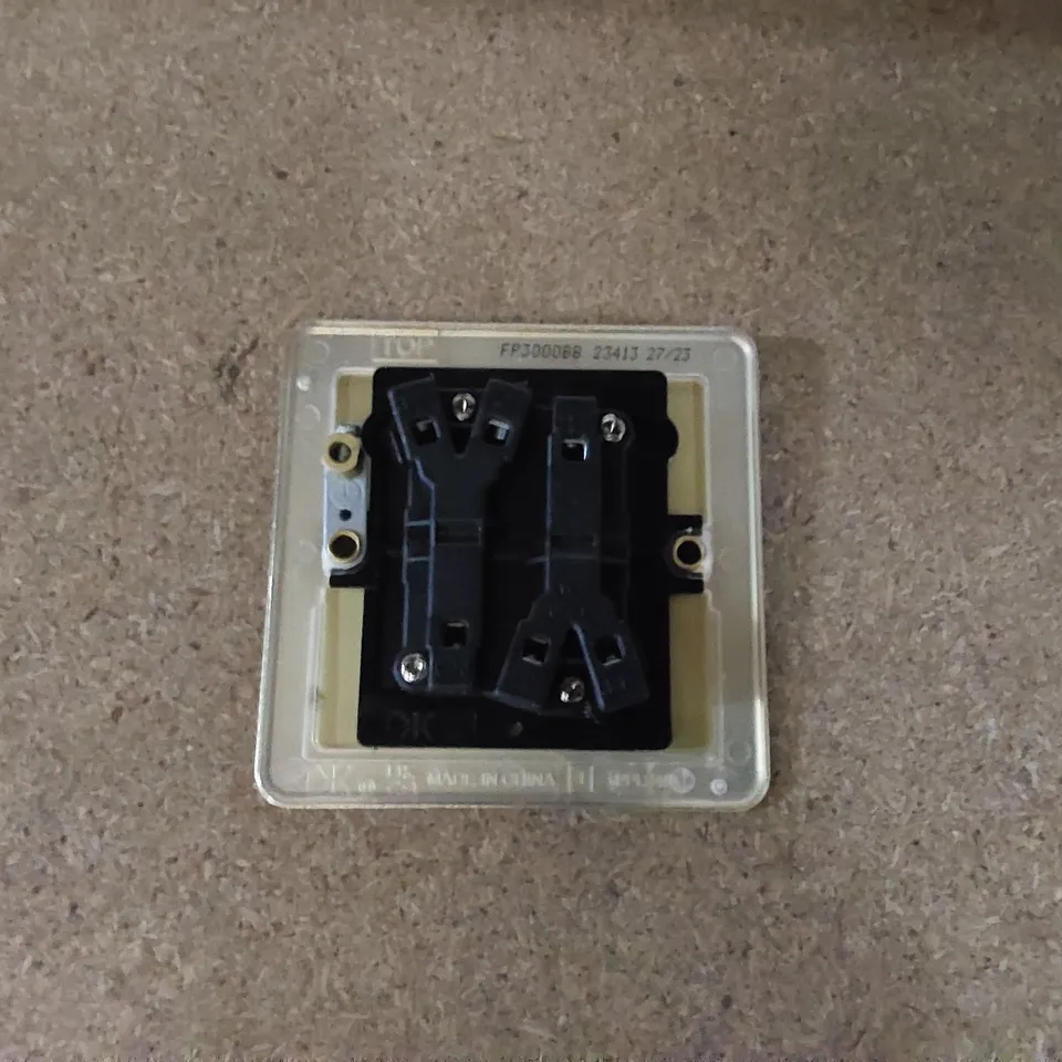 BAGGED FLAT PLATE 10AX 2G 2-WAY SWITCH 