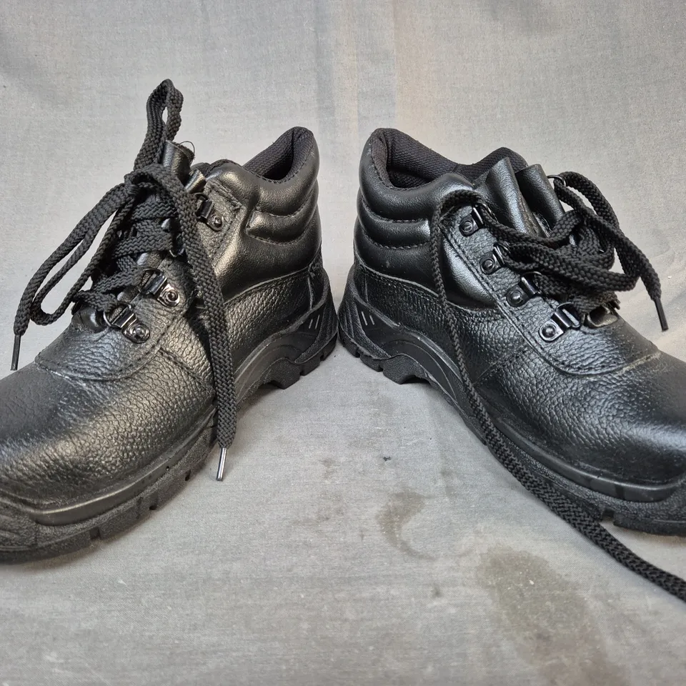 BOXED PAIR OF CENTEK SHOES IN BLACK EU SIZE 38