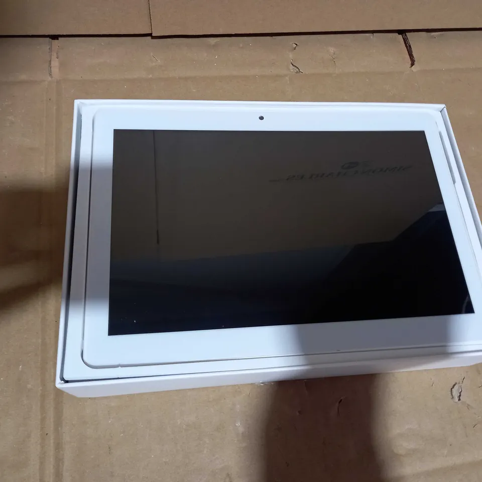 GENERIC TABLET IN SILVER AND WHITE 