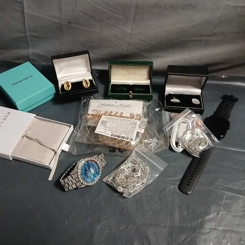 LARGE QUANTITY OF ASSORTED JEWLLERY AND ACCESSORIES