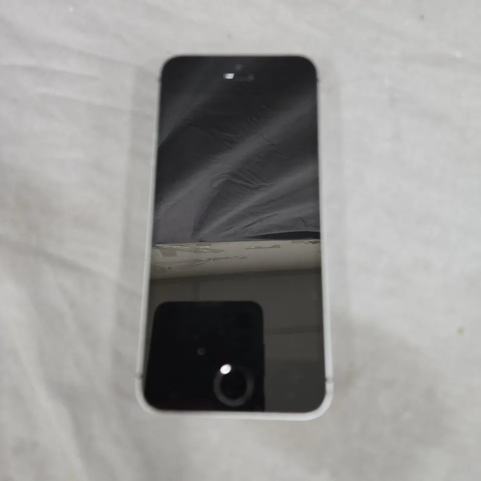 APPLE IPHONE SE SMARTPHONE 