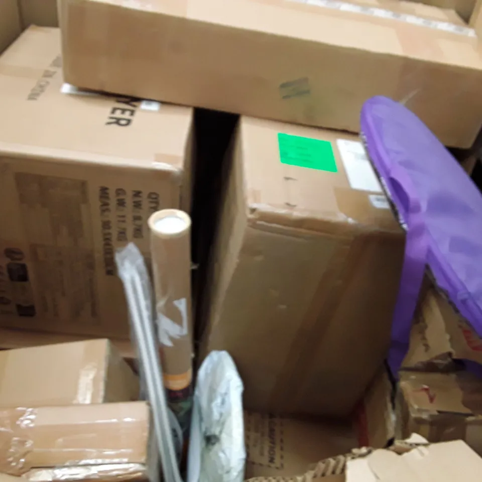 PALLET OF ASSORTED HOUSEHOLD ITEMS TO INCLUDE WORK PANS, COFFE TABLE, SHOWER CHAIR AND AIR PURIFIER ECT