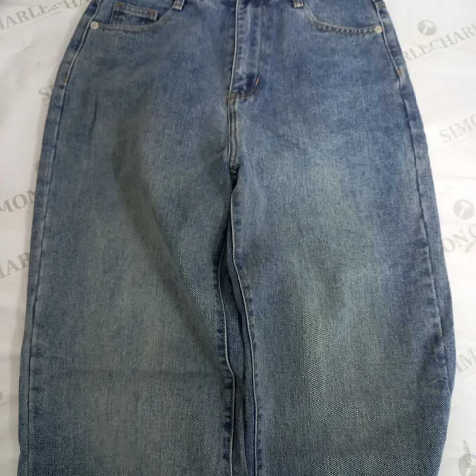 PRETTYLITTLETHING TALL MID DENIM JEANS - SIZE 8