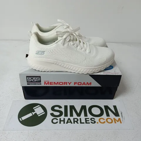 BOXED PAIR OF SKECHERS BOBS SPORTTRAINERS IN WHITE - UK 7