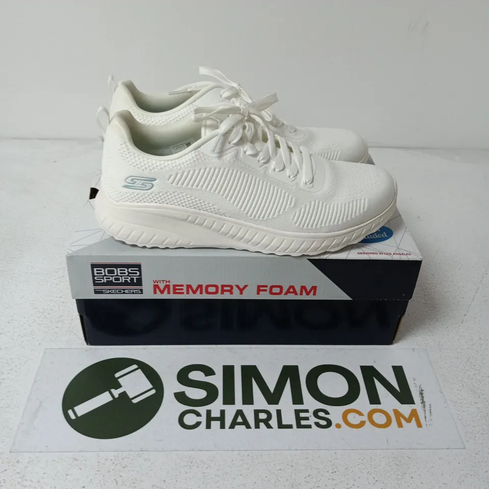 BOXED PAIR OF SKECHERS BOBS SPORTTRAINERS IN WHITE - UK 7