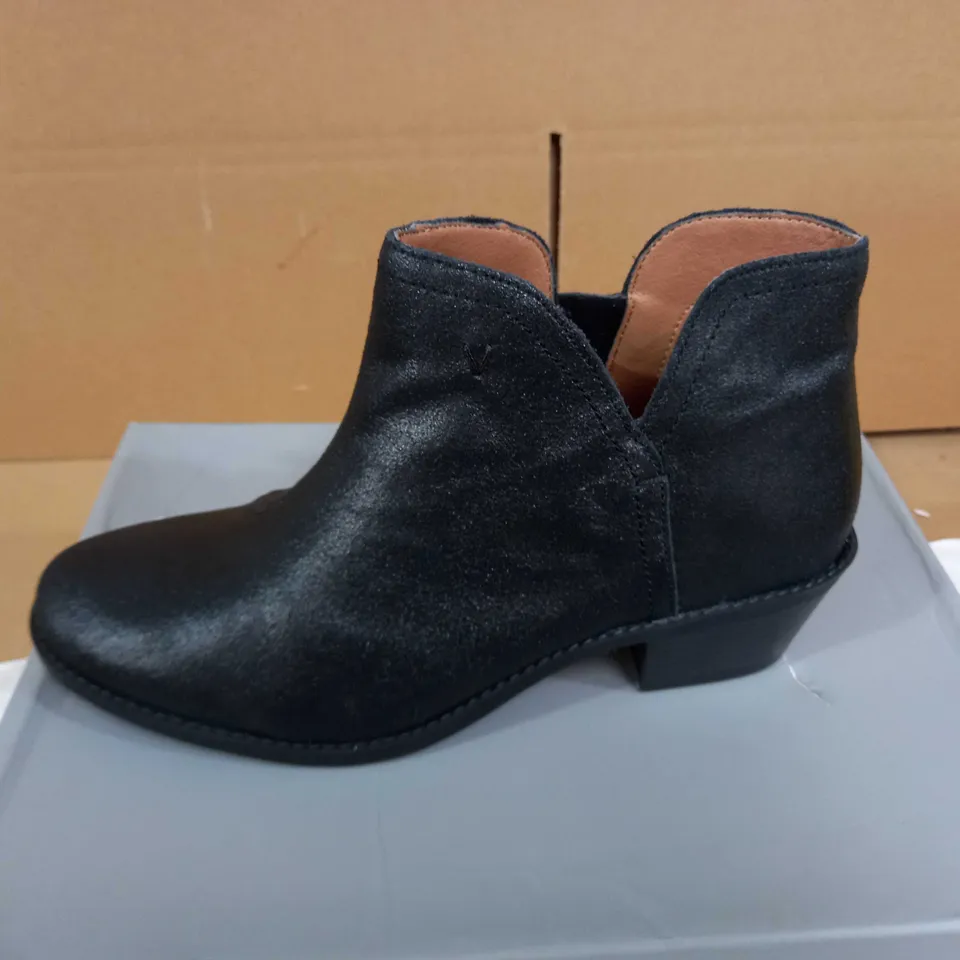 VIONIC ORTHOTIC FELICITY LIV ANKLE BOOTS - METALLIC BLACK - SIZE 6.5