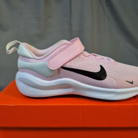 BOXED NIKE REVOLUTION LIGHT PINK KIDS TRAINERS - UK KIDS 12