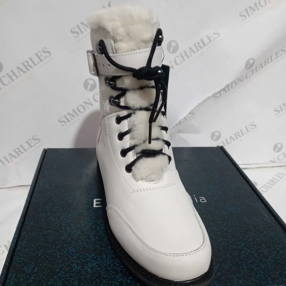 EMU AUSTRALIA WALDRON LEATHER - COCONUT SIZE 7 - BOXED 