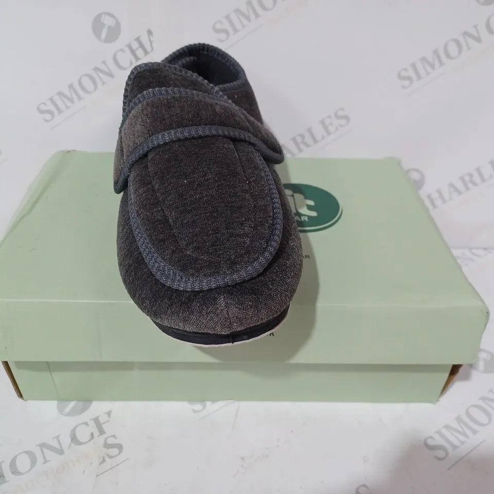 BOXED PAIR OF EASYFIT CATHRINE SHOES IN GREY SIZE 5