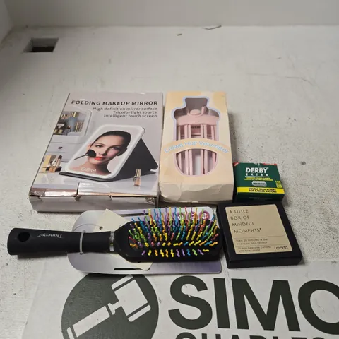 APPROXIMATELY 15 ASSORTED HEALTH & BEAUTY PRODUCTS TO INCLUDE WIG, MAKE UP MIRROR, HAIR BRUSH ETC 