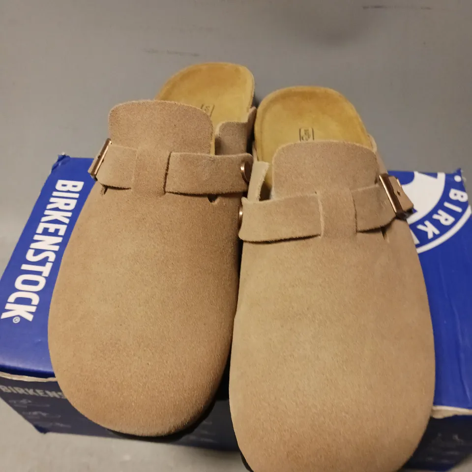 BOXED PAIR OF BIRKENSTOCK BOSTON WOMEN'S SANDALS, TAN - UK SIZE 8