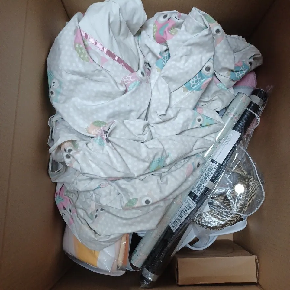APPROXIMATELY 20 ASSORTED HOUSEHOLD ITEMS TO INCLUDE LAPTOP BAG, WALLPAPER AND KNITTING YARN