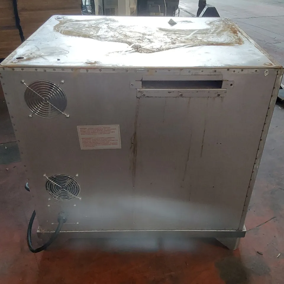 BLODGETT COMMERCIAL HALF SIZE CONVECTION OVEN