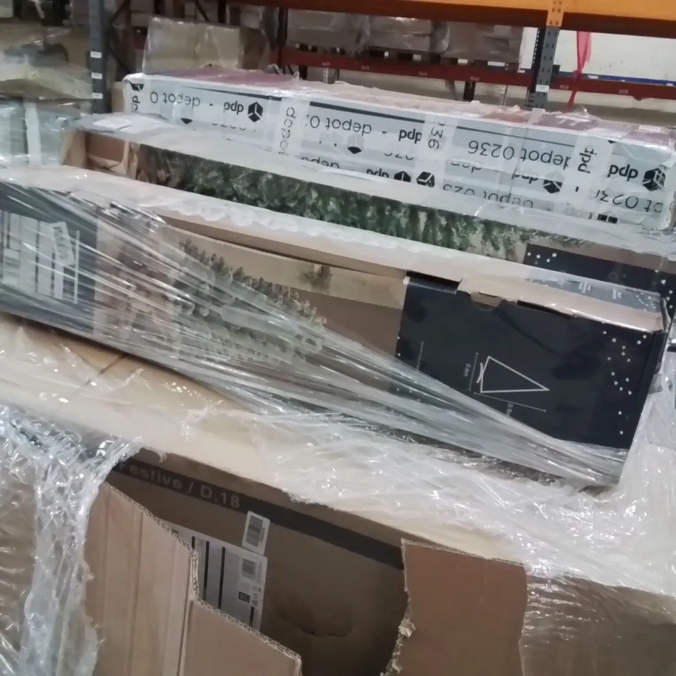 PALLET CONTAINING A LARGE QUANTITY OF CHRISTMAS TREES