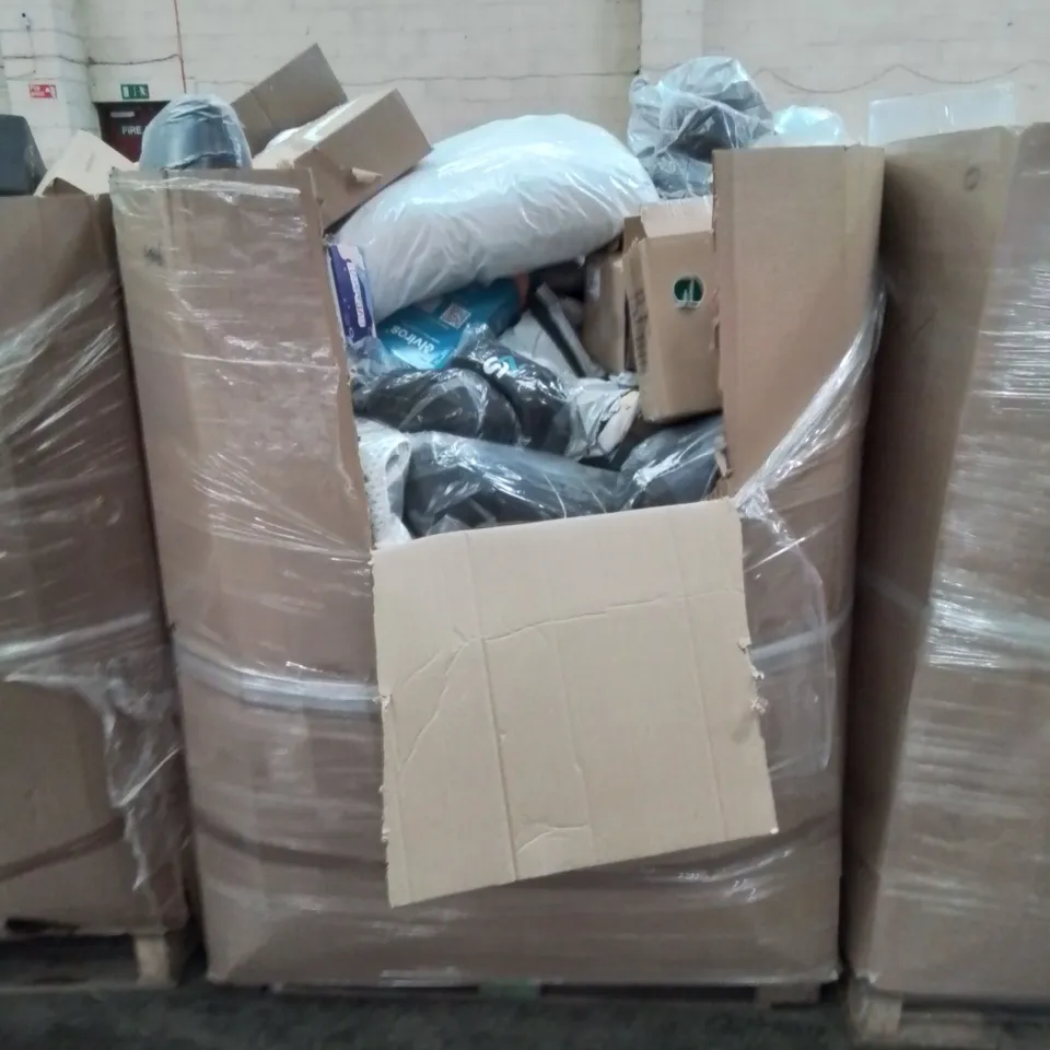 PALLET OF ASSORTED BEDROOM AND COMFORT BASED PRODUCTS TO INCLUDE; PILLOWS, SUPPORT SEAT CUSHIONS AND SIMILARLY RELATED GOODS