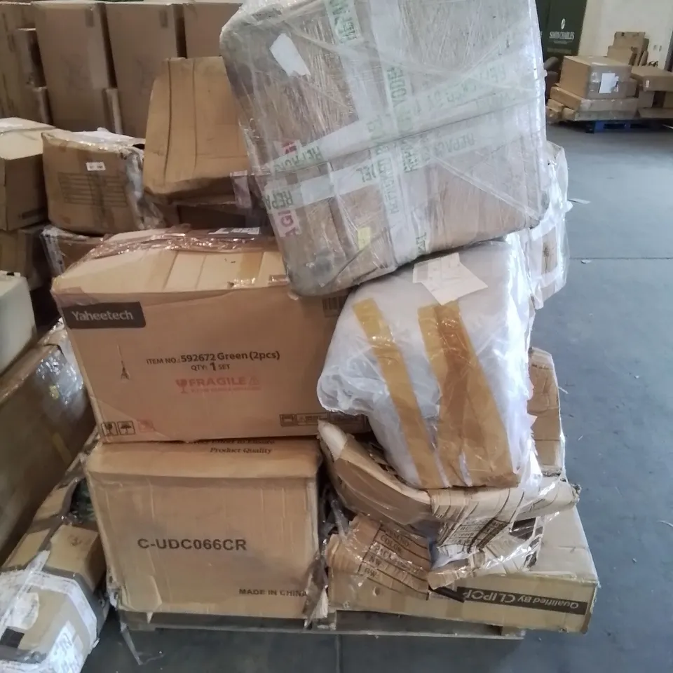 A PALLET OF VARIOUS FURNITURE PARTS AND CUSHIONS 
