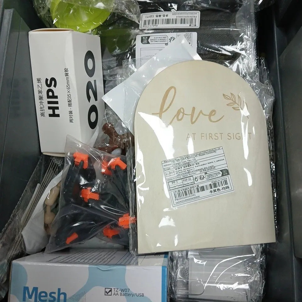APPROXIMATELY 10 HOUSEHOLD ITEMS TO INCLUDE SALTER MEASURING CUPS, MESH NEBULIZER, HAND CUTTER, ETC
