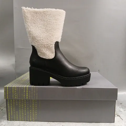BOXED PAIR OF KOI TEXEL SHEARLING SWITCH BOOTS IN BLACK SIZE UK 4