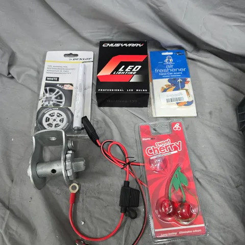 APPROXIMATELY 15 ASSORTED VEHICLE PARTS/ACCESSORIES TO INCLUDE TIRE MARKING PEN, LED LIGHTS, AIR FRESHENERS ETC