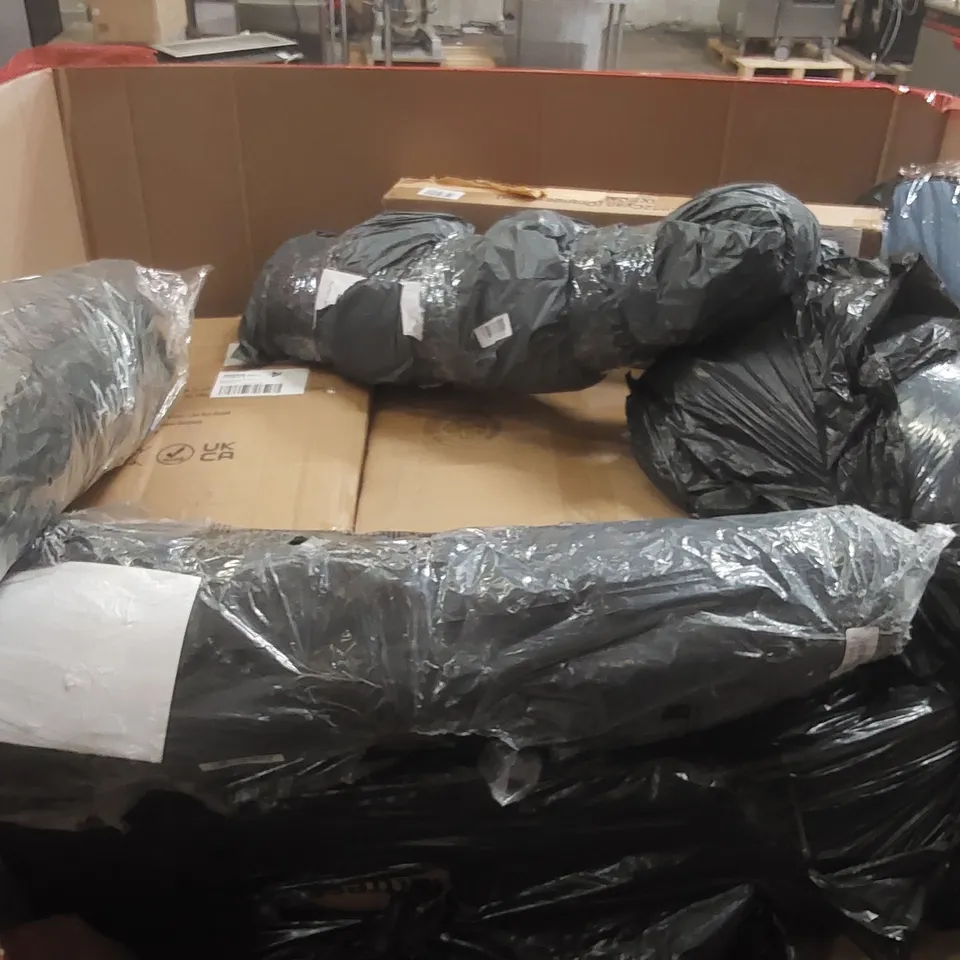 PALLET CONTAINING A VERY LARGE QUANTITY OF ASSORTED ITEMS INCLUDING: INFLATABLE PADDLE POOL, FOLDING CHAIR, MATTRESS TOPPER ECT
