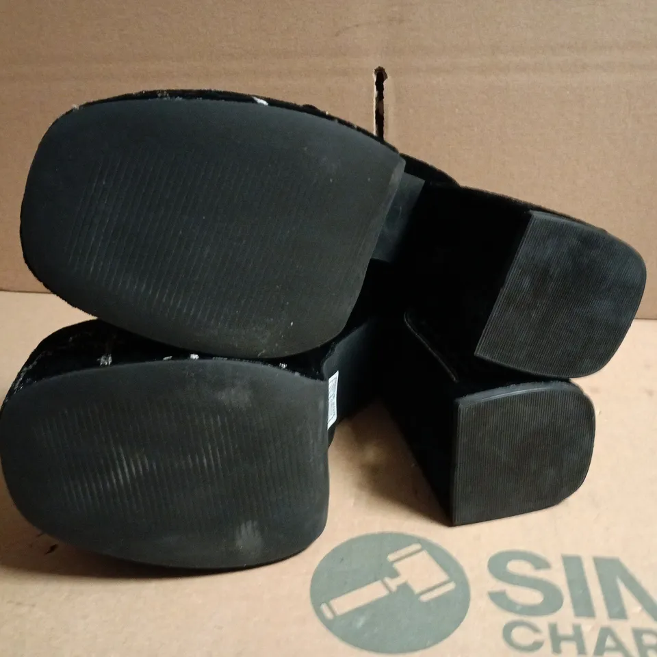 BOXED KOI LADY MENACE GRUNGE CRUSHED VELVET HEELS - BLACK, UK4