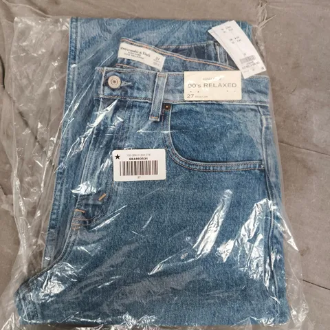 BAGGED ABERCROMBIE & FITCH HIGH RISE 90S RELAXED JEANS IN BLUE - SIZE 27 REGULAR
