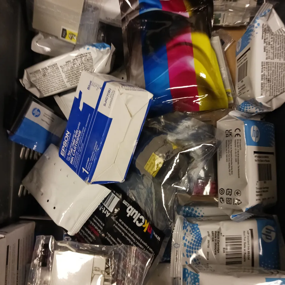 APPROXIMATELY 30 ASSORTED PRINTER INK CARTRIDGES TO INCLUDE HP 305, HP 61, 604XL