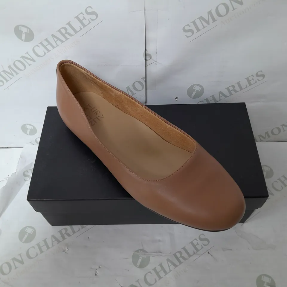 NATURALIZER LEATHER BALLET FLAT SHOE IN BROWN SIZE 6