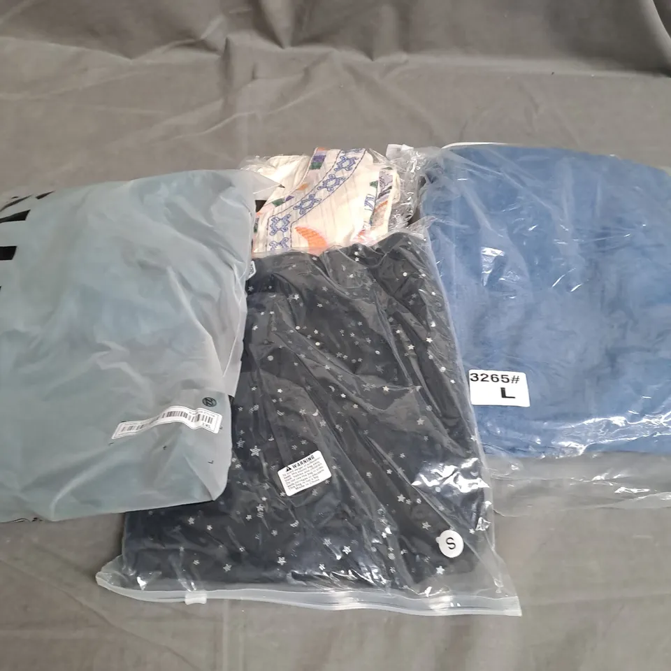 BOX OF APPROXIMATELY 20 ASSORTED CLOTHING AND FASHION ITEMS IN VARIOUS STYLES AND SIZES TO INCLUDE TOPS , DRESSES , JEANS , ETC