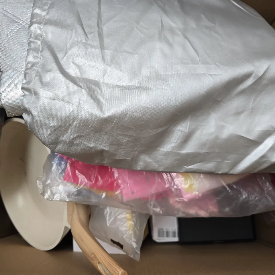 BOX OF APPROXIMATELY 12 ASSORTED HOUSEHOLD ITEMS TO INCLUDE DYMO OMEGA EMBOSSER, SILVERLINE 6-PIECE SCREWDRIVER SET, ETC - COLLECTION ONLY