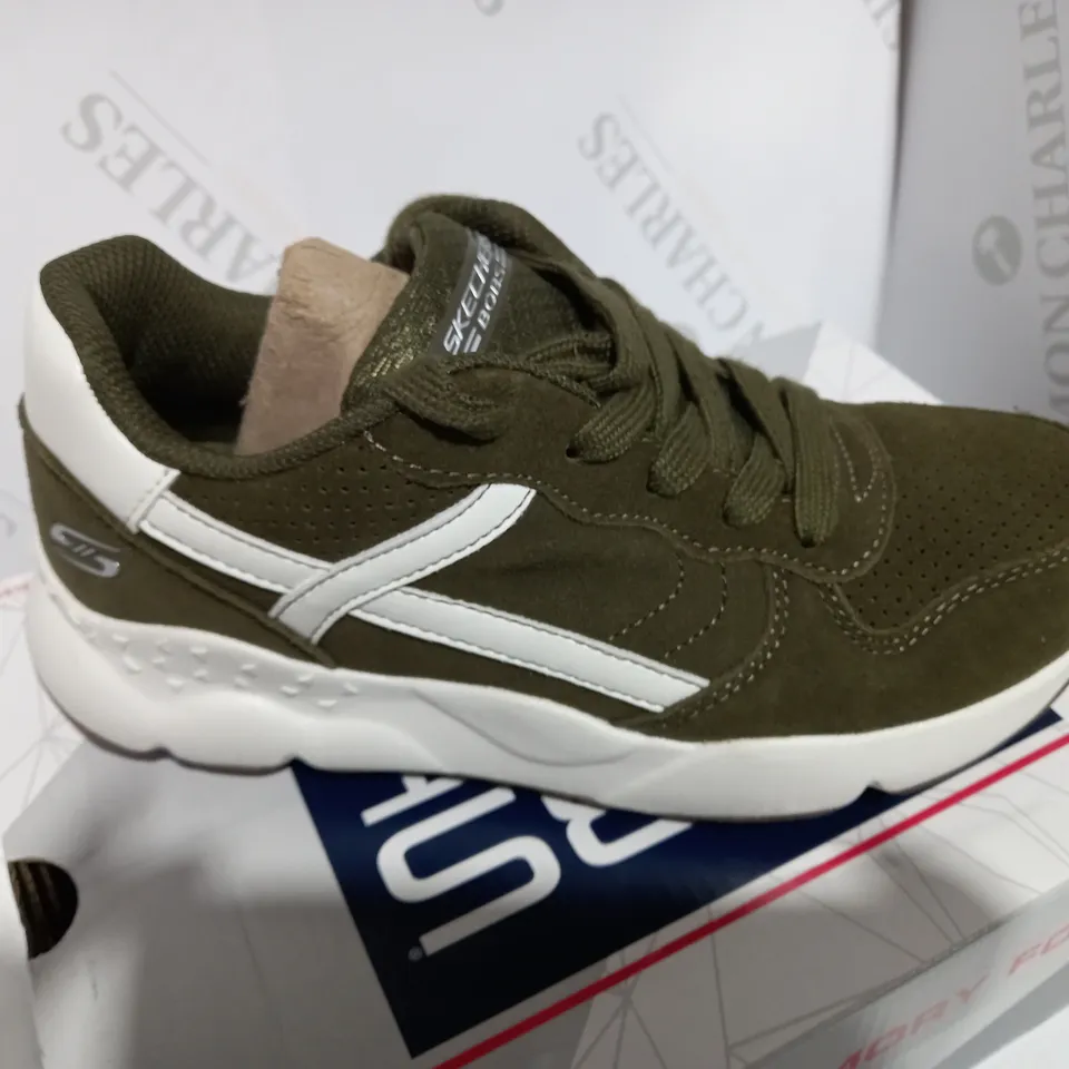 BOXED PAIR OF SKECHERS OLIVE TRAINERS  - SIZE 3