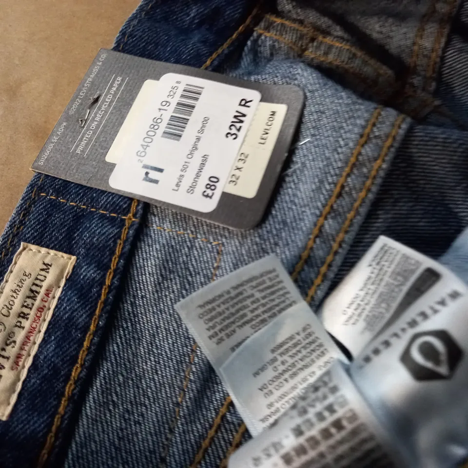 LEVIS 501 ORIGINAL STRAIGHT LEG JEANS - 32W R