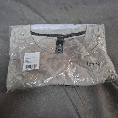 BAGGED LULULEMON ZEROED IN SHORT SLEEVE TOP - LARGE