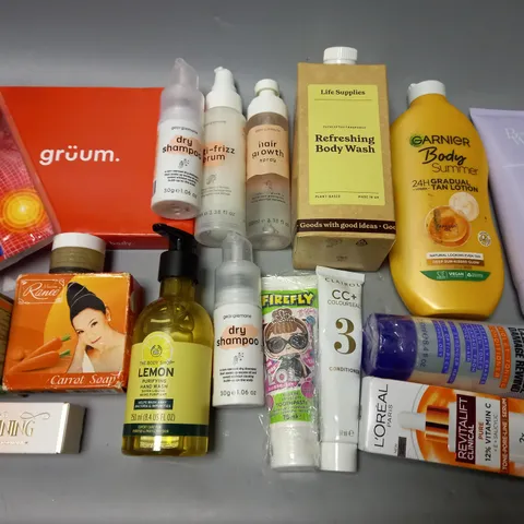LOT OF APPROXIMATELY 20 ASSORTED HEALTH AND BEAUTY ITEMS TO INCLUDE GEORGIMANE FRIZZ SERUM, BODY SHOP HANDWASH AND LOEAL REVITALIFT CLINICAL SERUM