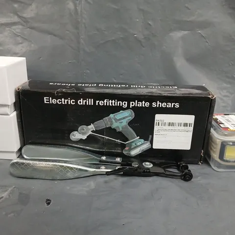 APPROXIMATELY 10 ASSORTED HOUSEHOLD ITEMS TO INCLUDE ELECTRIC DRILL, ETC