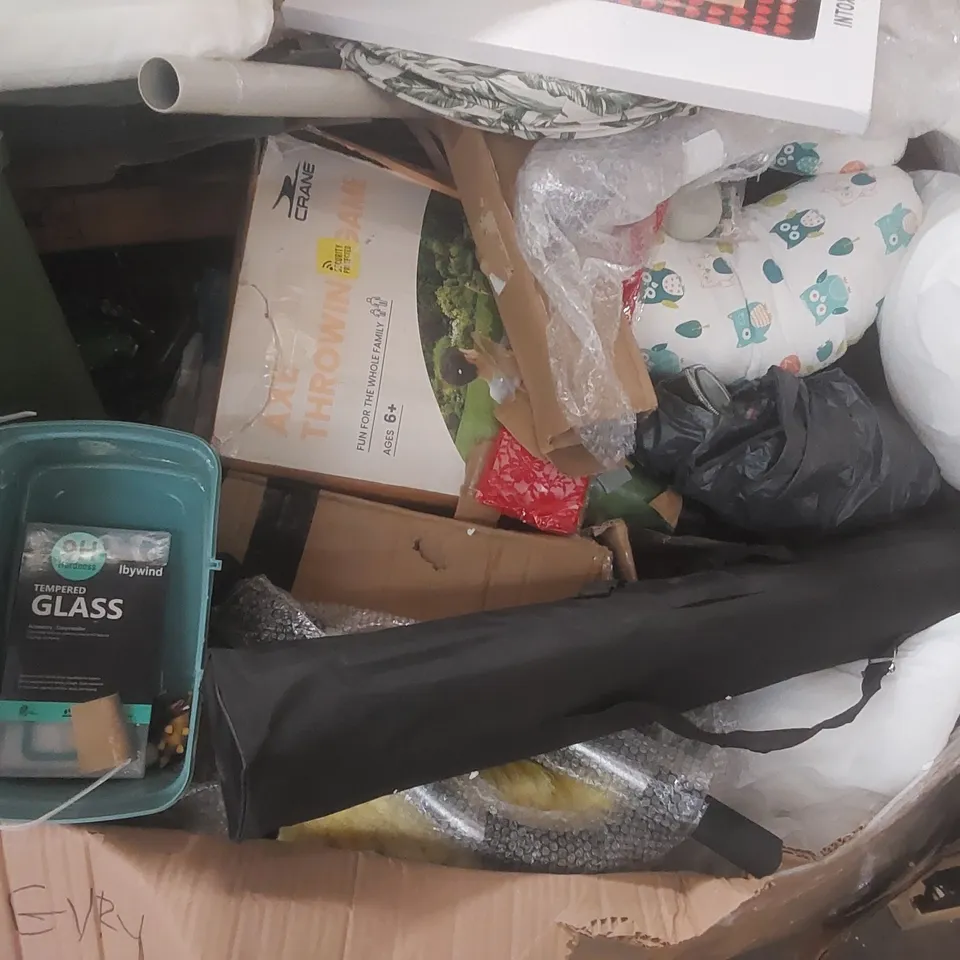 PALLET CONTAINING A VERY LARGE QUANTITY OF ASSORTED CONSUMER PRODUCTS INCLUDING: PAINTING, PILLOWS, TOY AXE THROWING GAME, TEMPERED GLASS PHONE SCREEN PROTECTOR ECT